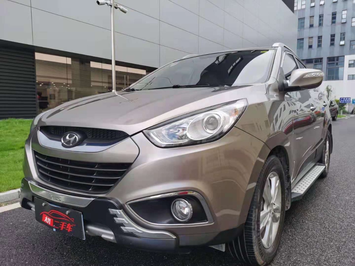2010 Hyundai ix35 2.0 manual and automatic integrated GLS two-wheel drive elite model 125,000 kilometers