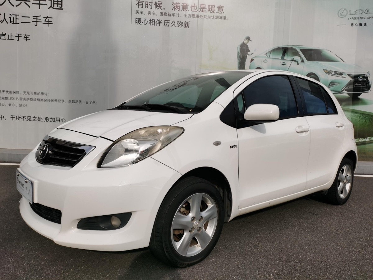 2011 Toyota Yaris 1.6G Automatic Dynamic Version 135,000 kilometers