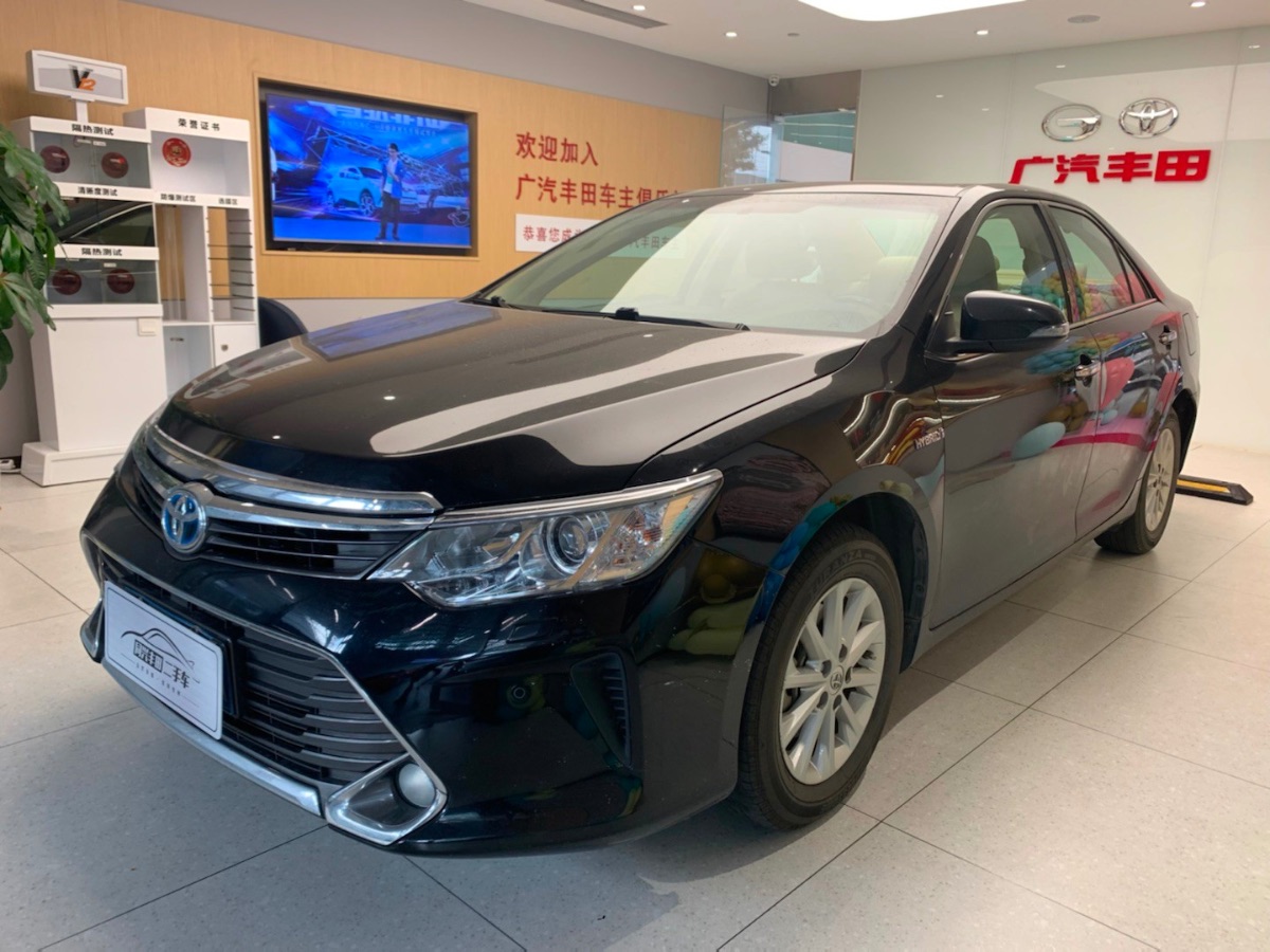 2016 Toyota Camry 2.5HG stepless 10th anniversary luxury navigation version 38,500 kilometers